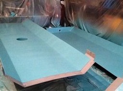 Распыление полимерного покрытия на лотки для просыпи конвейера