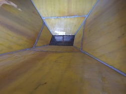 Футеровка листами полиуретана для бункера пескоструйной камеры