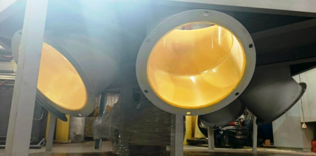 Распределитель потока зерна самотечного транспорта, футерованный полиуретаном